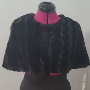 Glamour faux fur capelet